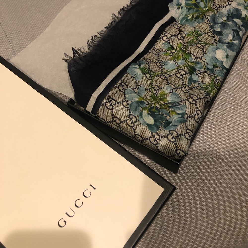 Gucci bloom print modal silk scarf